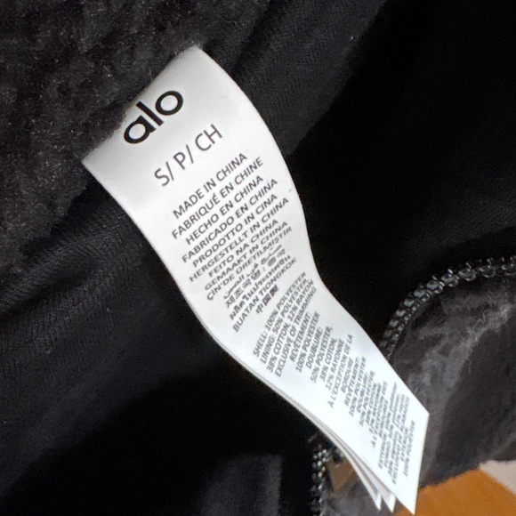 ALO Yoga Foxy Sherpa Jacket Black Small - Picture 3 of 5